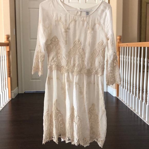 White lace dress - Picture 1 of 4